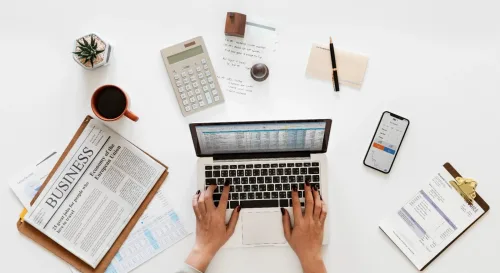 Kelebihan payroll service dan perbedaannya dengan payroll software